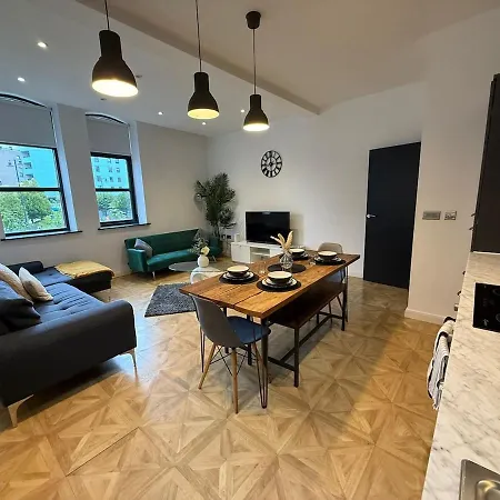 Sleek And Modern Centre * 리즈