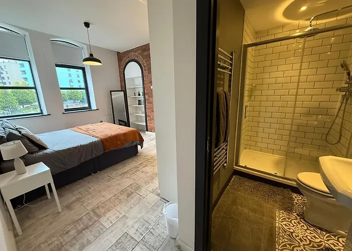 Sleek And Modern Centre Apartament