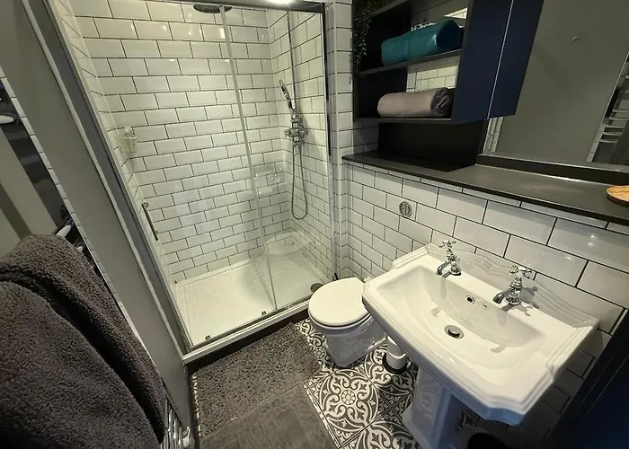 Sleek And Modern Centre * Leeds (West Yorkshire)